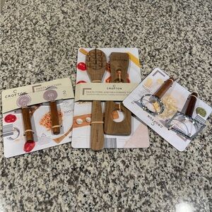 Croton Bamboo Kitchen Tool Set in Brown - Wooden Utensils & Peelers